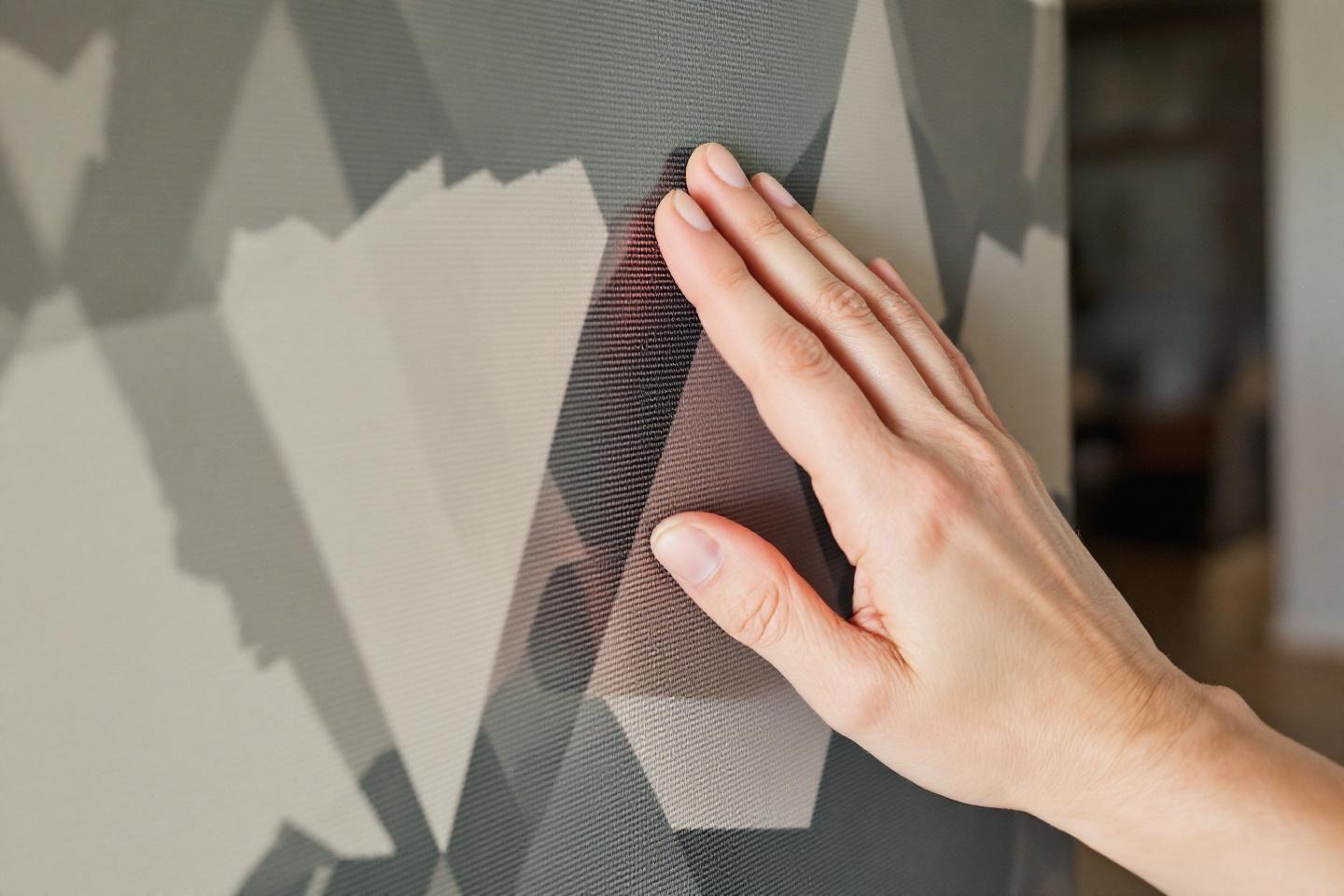 jene-stephaniuk-lkmGeyLItrw-unsplash-ls Colle pour papier peint intissé et vinyle - tout ce qu'il vous faut pour poser votre papier peint